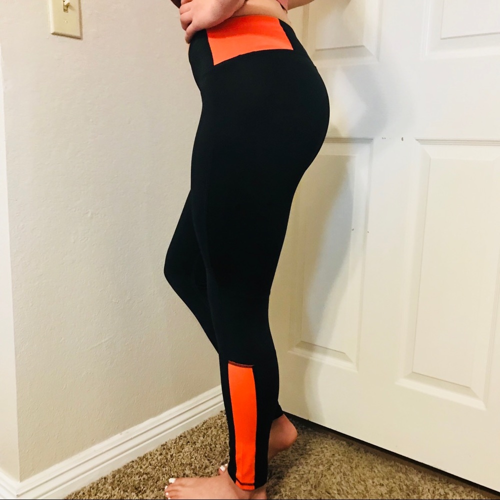‼️SOLD OUT‼️ Calvin Klein Performance Leg - Picture 1 of 3